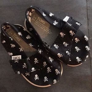 Toms Toddler Shoe, Size 3, EUC!